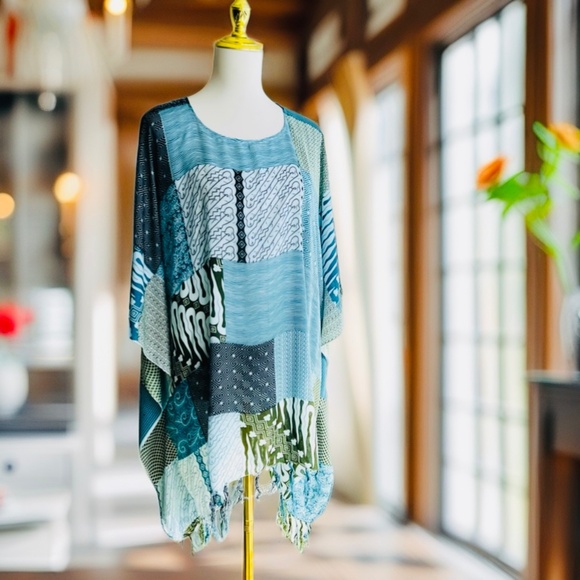 0149/  Batik Rayon Poncho, Bohemian Kaftan Top, Modern Apparel, Multocolor Blue - Picture 2 of 9